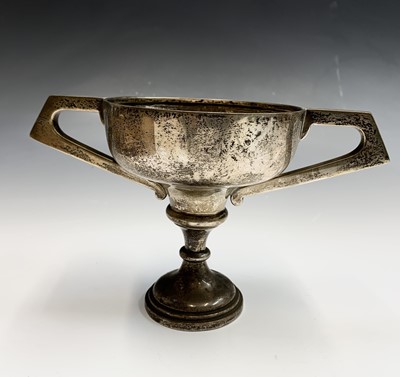 Lot 77 - A silver trophy cup. 8.3oz
