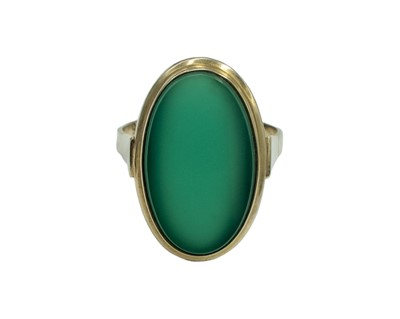 Lot 68 - An oval chrysoprase ring, set in gold.