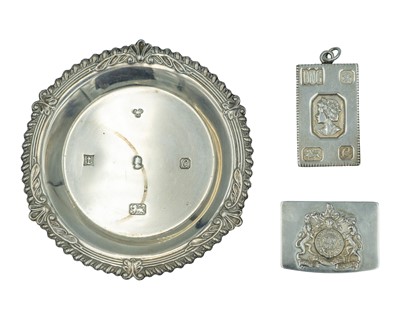 Lot 121 - Three QEII silver hallmarked Royal Commemorative Silver Jubilee 1977 items.