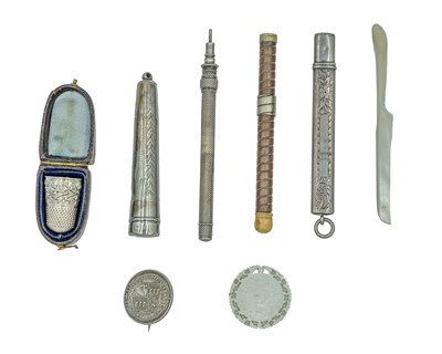Lot 50 - A selection of objet d'art.