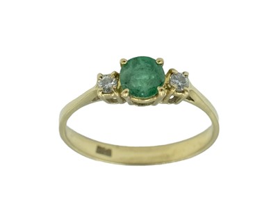 Lot 98 - An 18k yellow gold, round-cut emerald and diamond ring.
