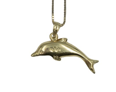 Lot 91 - A 14k yellow gold dolphin pendant and necklace.