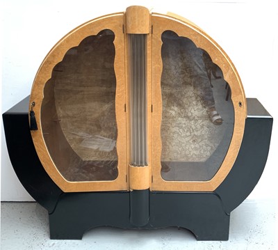 Lot 3051 - An Art Deco period maple veneered and black...
