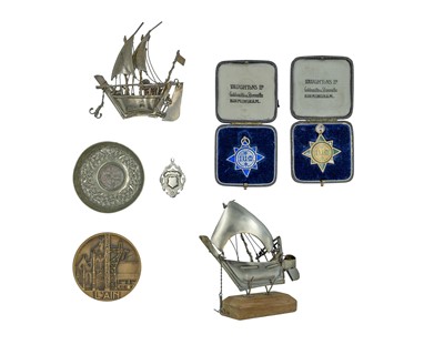 Lot 51 - A selection of silver and objets d'art.
