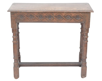 Lot 854 - An oak side table.