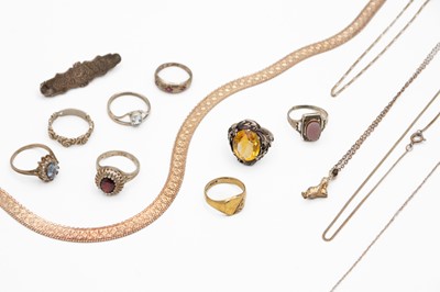 Lot 199 - A selection of silver jewellery.
