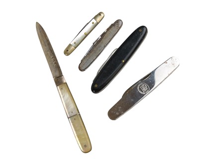 Lot 16 - A Georgian silver and mother-of-pearl folding fruit knife.