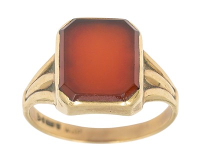 Lot 137 - A Victorian 9k hallmarked gold carnelian set gentleman's signet ring.