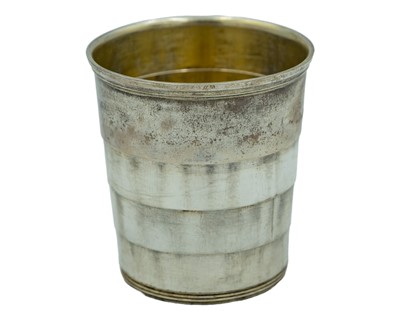 Lot 100 - A silver collapsible stirrup cup by Sydenham Brothers.