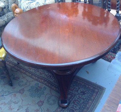 Lot 3074 - A Victorian mahogany circular tip-top supper...