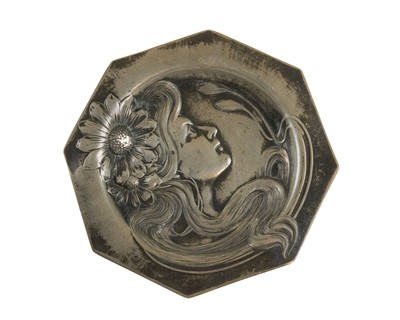 Lot 443 - An Art Nouveau small pewter dish.