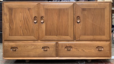 Lot 3116 - A mid century Ercol medium elm sideboard,...