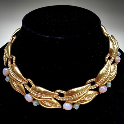Lot 2526 - A golden leaf necklace