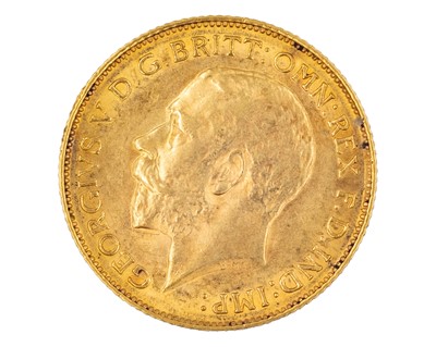 Lot 14 - GB - A George V 1913 half sovereign gold coin.
