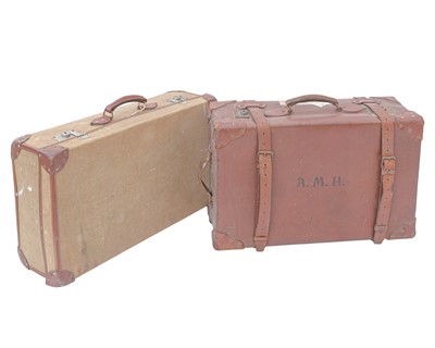 Lot 879 - A small leather trunk or suitcase.