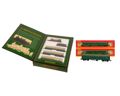 Lot 267 - Hornby ‘OO’ gauge’Lord of the Isles’ set plus other carriages.