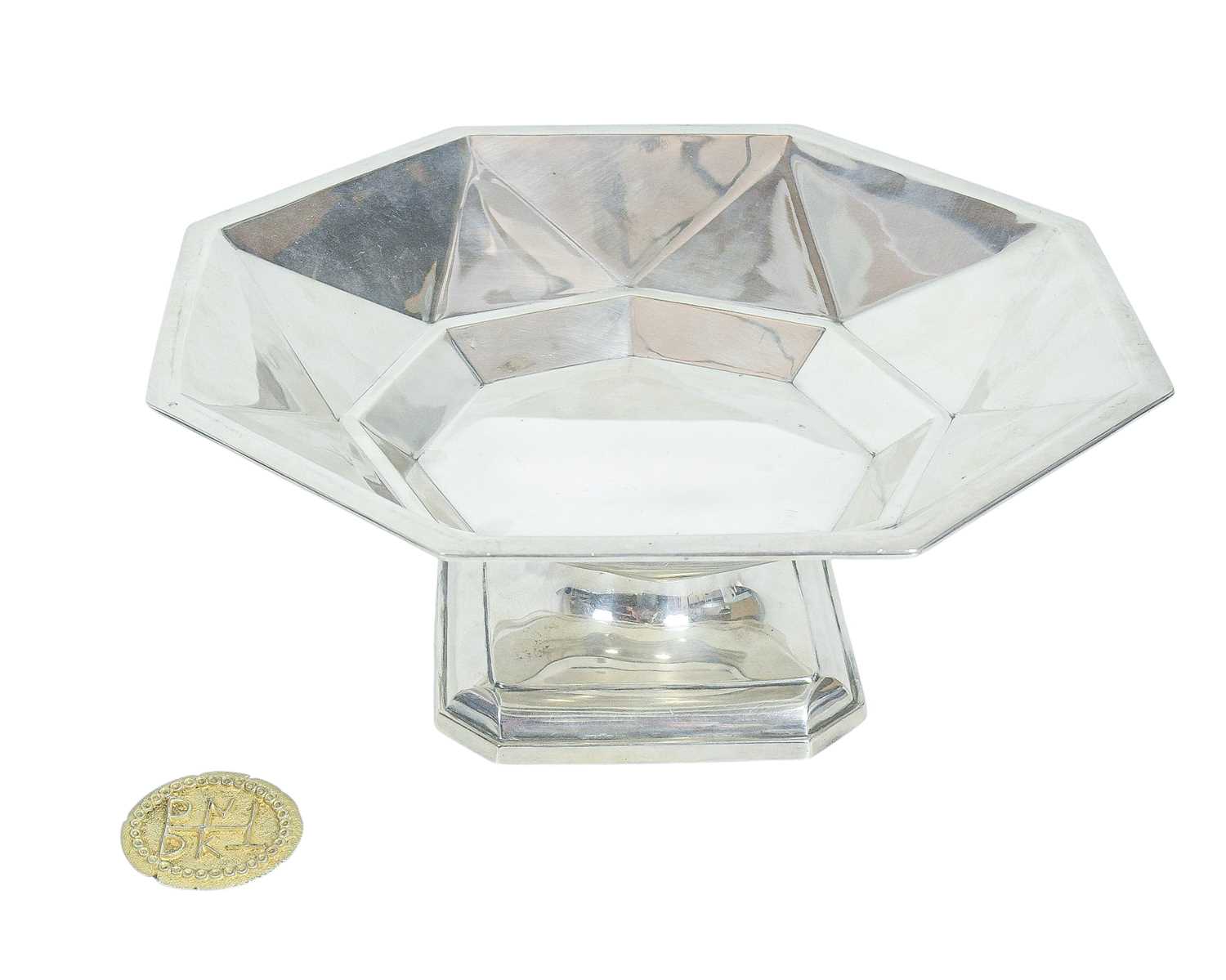 Lot 41 - A cast white metal oval brooch marked 800.
