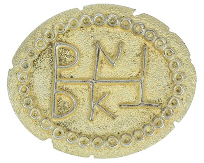 Lot 41 - A cast white metal oval brooch marked 800.