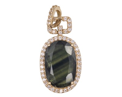 Lot 153 - A 9k oval-cut green and white sapphire set pendant.