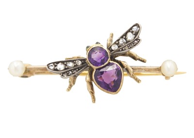 Lot 162 - A SUFFRAGETTE BROOCH - In the form of a bee, set with amethyst, diamonds and peridot.