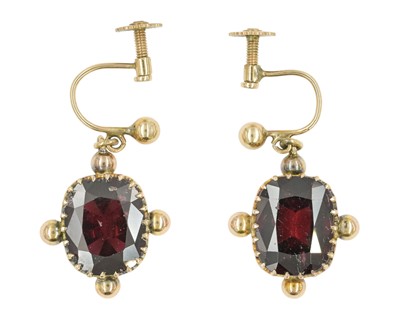 Lot 170 - A pair of garnet drop earrings, set in yellow gold.