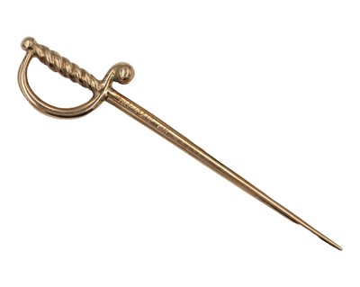 Lot 197 - TIFFANY & CO - A vintage 14k yellow gold pin, modeled as a sword.