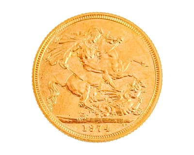 Lot 185 - 1974 gold sovereign.