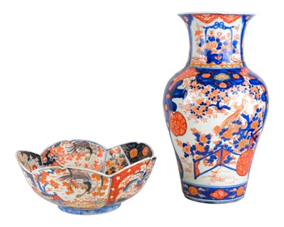 Lot 513 - A Japanese Imari porcelain large vase.