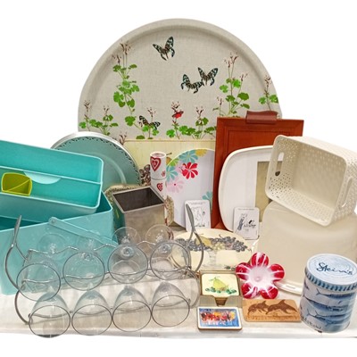 Lot 101 - A Homeware collection, including place mats,...