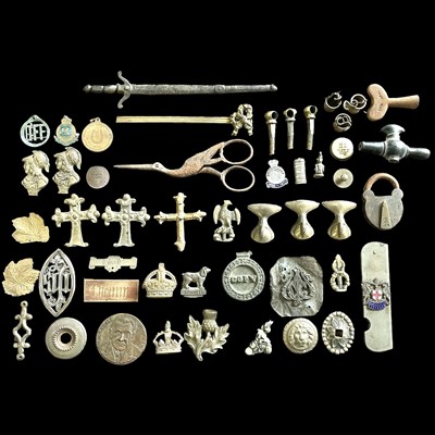 Lot 106 - A selection of mainly brass fittings, etc.