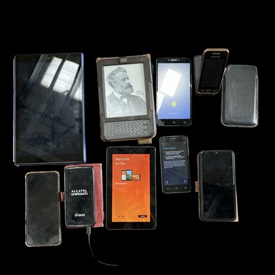 Lot 194 - A selection of mobile phones, tablets and a...