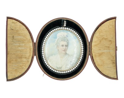 Lot 219 - A good Georgian Irish rose gold and silver miniature frame, set with black dot paste.