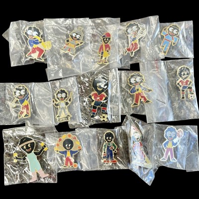 Lot 221 - Fifteen vintage Robertson's promotional badges.
