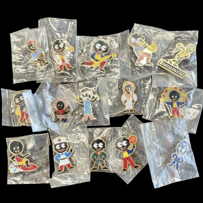 Lot 227 - Fifteen vintage Robertson's promotional badges.