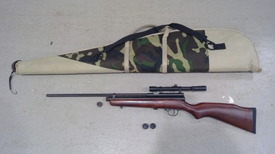 Lot 34 - An SMK XS78 CO2 Air Rifle. The Rifle comes...