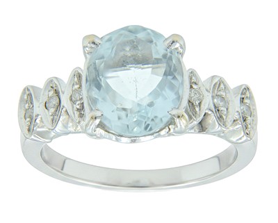 Lot 220 - An attractive oval aquamarine and diamond ring, set in 18k white gold.