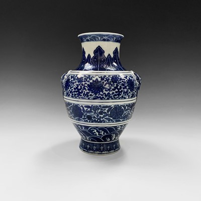 Lot 125 - A Chinese blue and white porcelain archaistic...