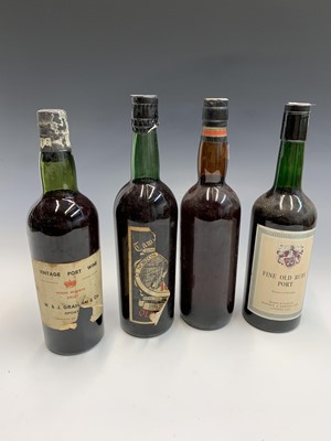 Lot 18 - A bottle of Graham & Co 1955 finest reserve...