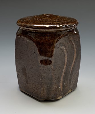 Lot 544 - Scott MARSHALL (1936-2008) A small lidded pot...
