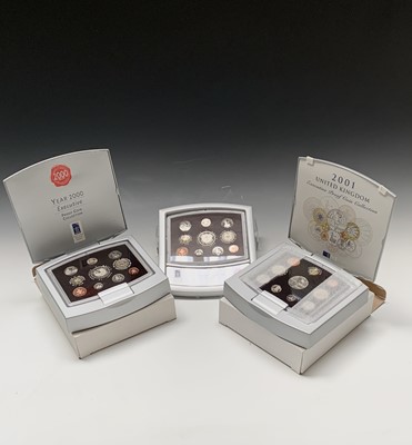 Lot 18 - UK proof coin sets. 2000 Delux Proof coin...