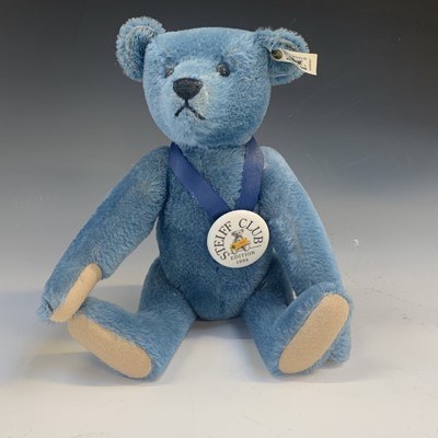 Lot 552 - Teddy Bear - Steiff. Blue Steiff Club 1994...