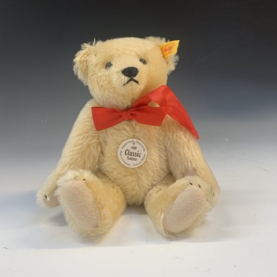 Lot 555 - Teddy Bear - Steiff. Light tan 1909 classic...