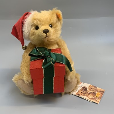 Lot 567 - Teddy Bear - Steiff. Christmas 2007 bear...
