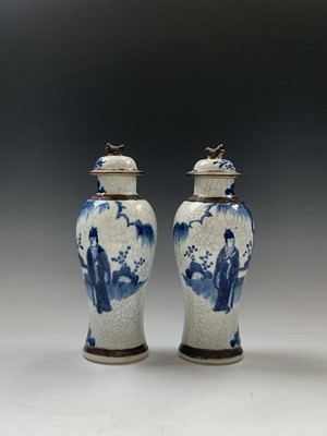 Lot 131 - A pair of Chinese blue and white crackle...
