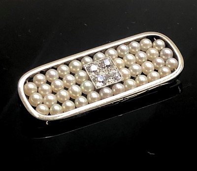 Lot 2551 - A 1920's white gold rounded rectangular brooch,...