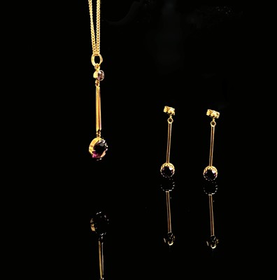 Lot 550 - A 9ct gold amethyst set pendant and chain and...