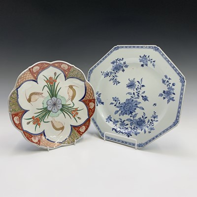 Lot 272 - A Chinese export blue and white porcelain...