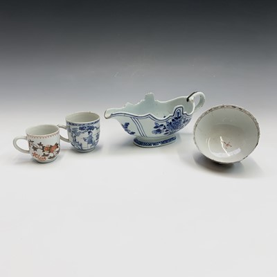 Lot 282 - A Chinese blue and white porcelain sauce boat,...