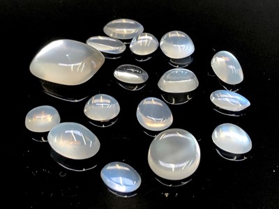 Lot 2524 - Unmounted moonstones.