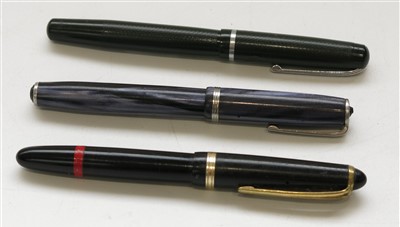 Lot 2531 - An Esterbrook blue marbled fountain pen with...